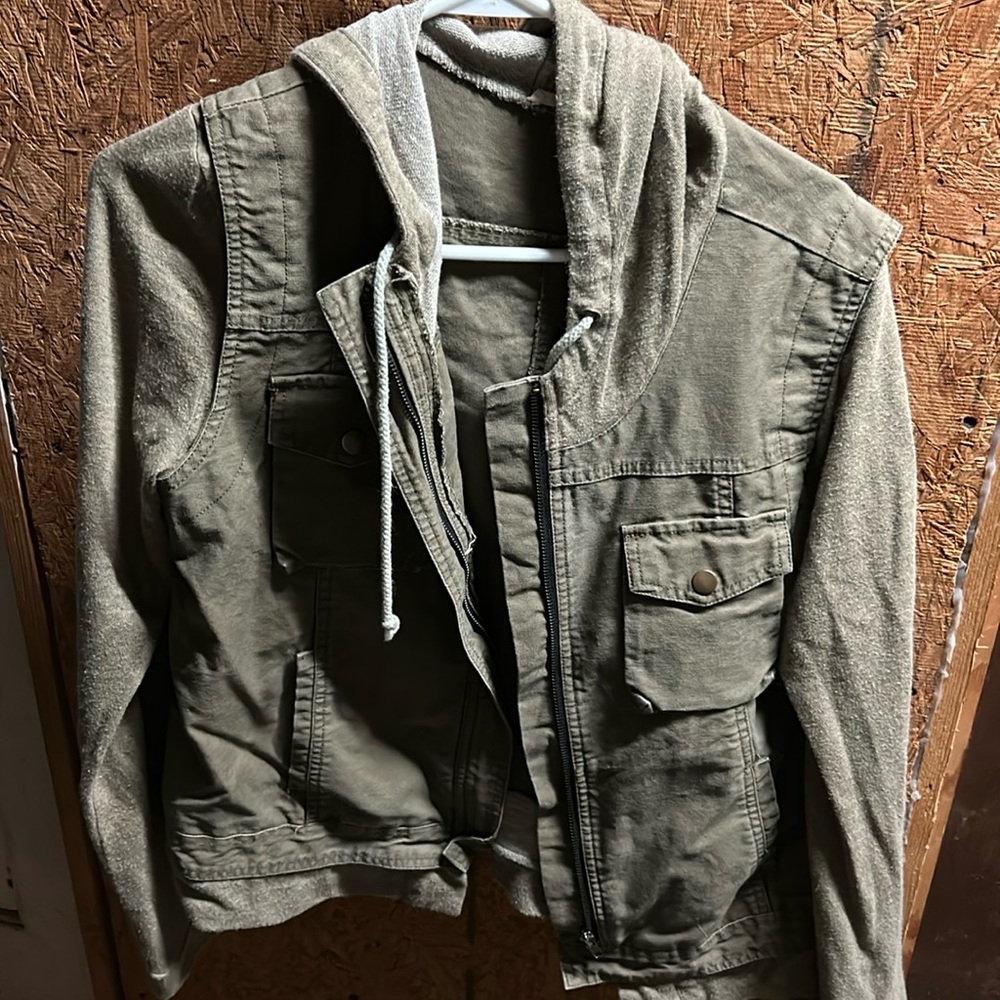 Mystree brand size medium.